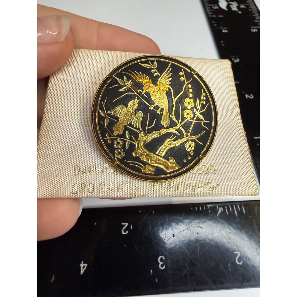 Damascene de Toledo Spain 24K Gold Inlaid Bird Brooch Pin Round Black Gold